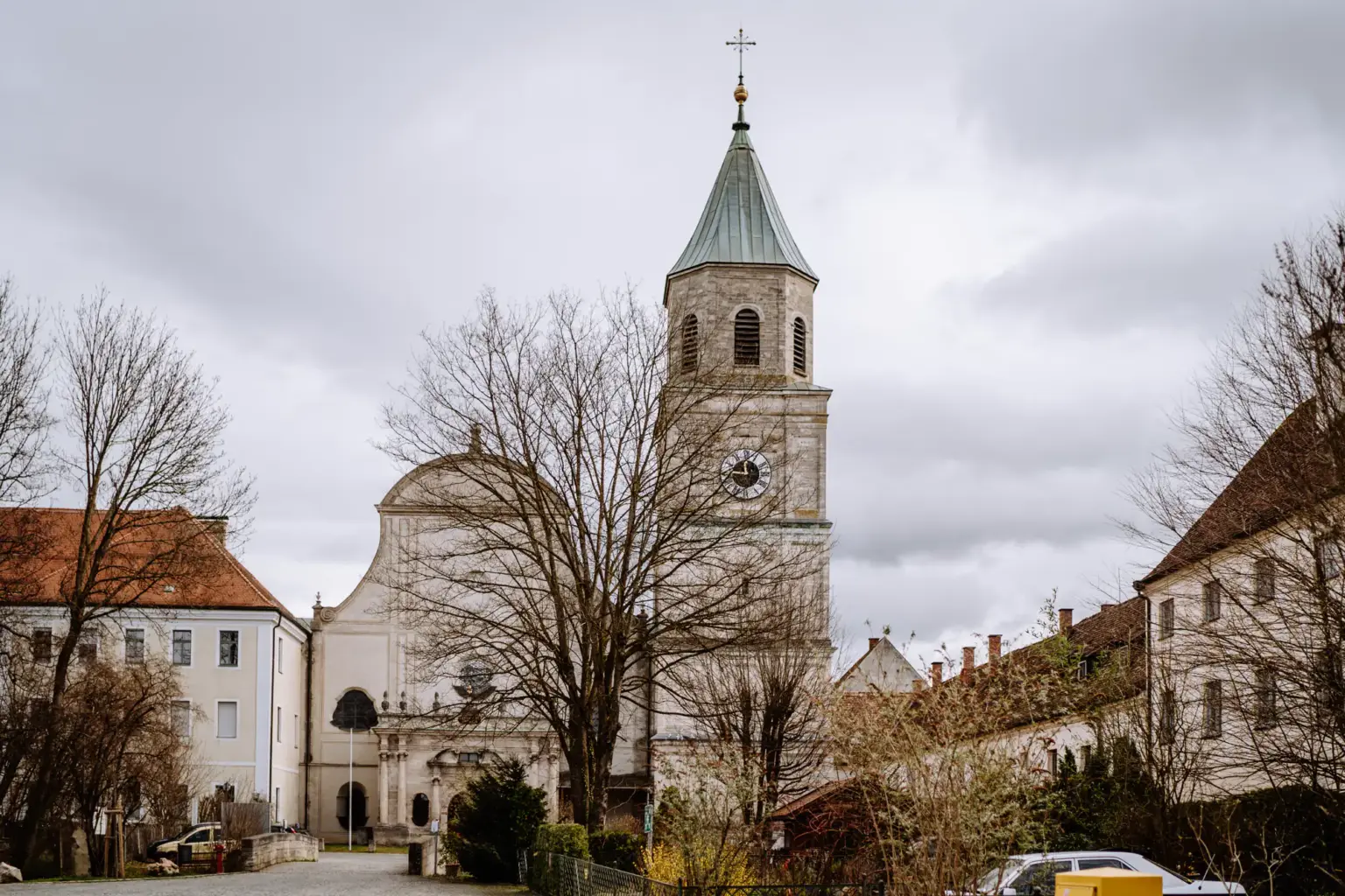 Kloster Polling kurz vor der standesamtlichen Trauung