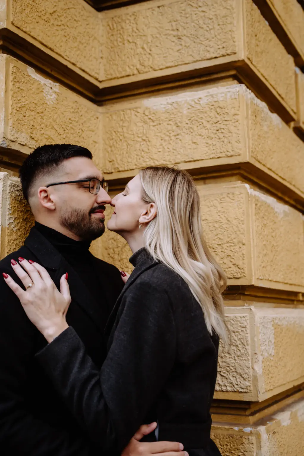 Paarfotos in Zagreb als Vorbereitung auf die Hochzeit