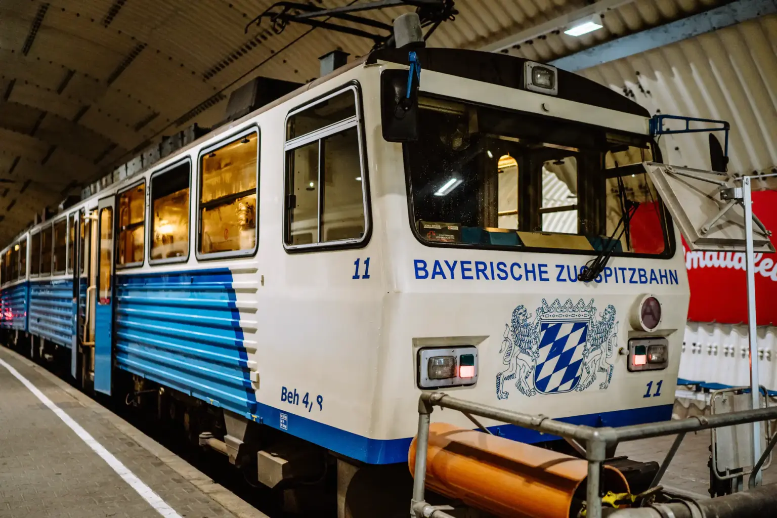 Bayerische Zugspitzbahn hält auf dem Weg zur Zugspitze