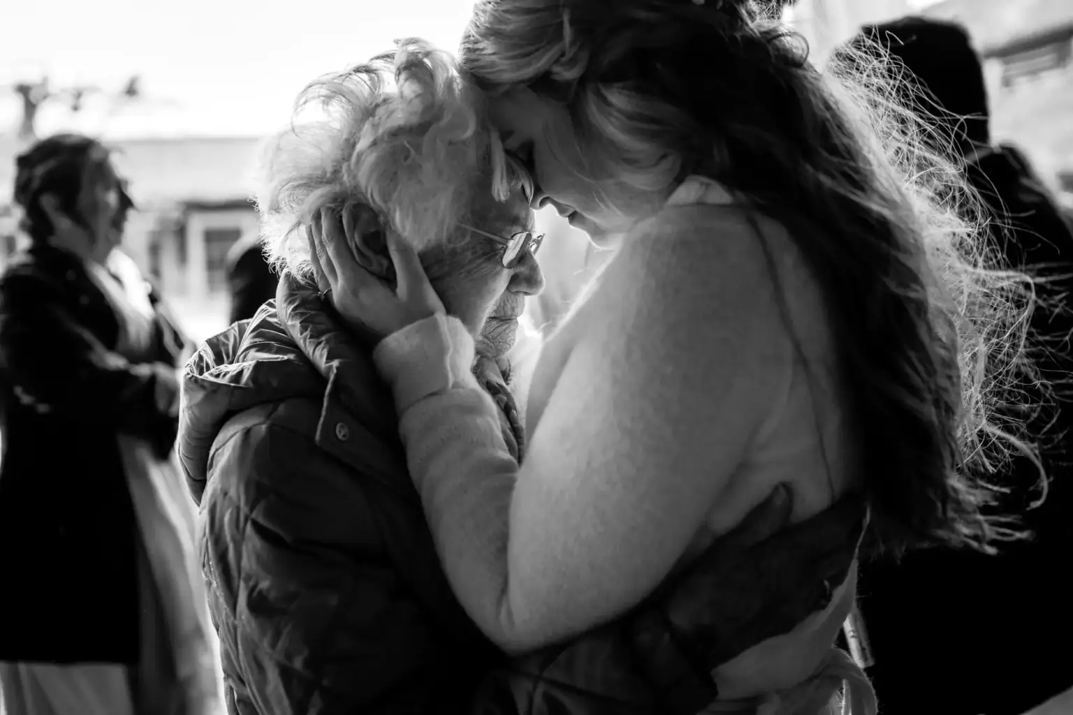 Emotionale Momente nach der Trauung in Polling