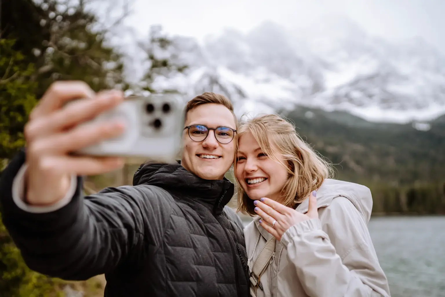 Selfie kurz nach der Verlobung am Eibsee
