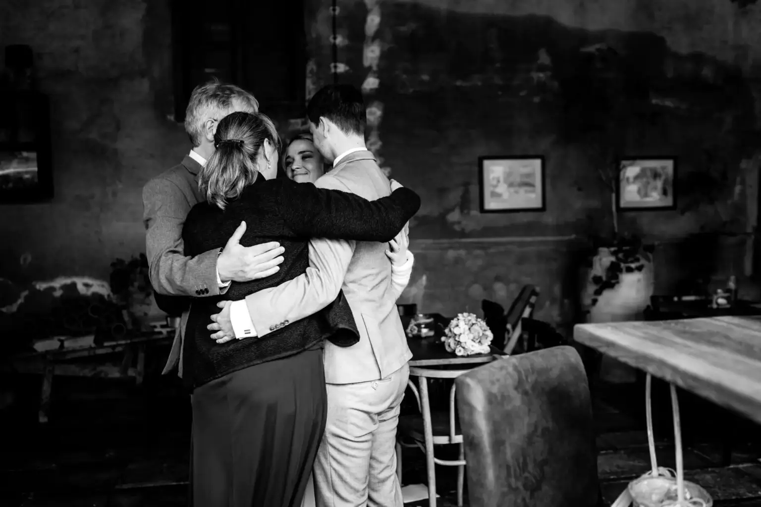 Emotionale Reaktionen der Gäste bei der Hochzeit in Polling