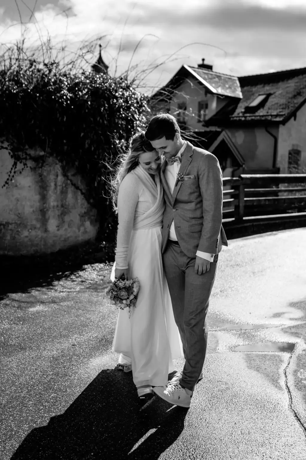 Hochzeitsfotograf begleitet Paarshooting in Polling