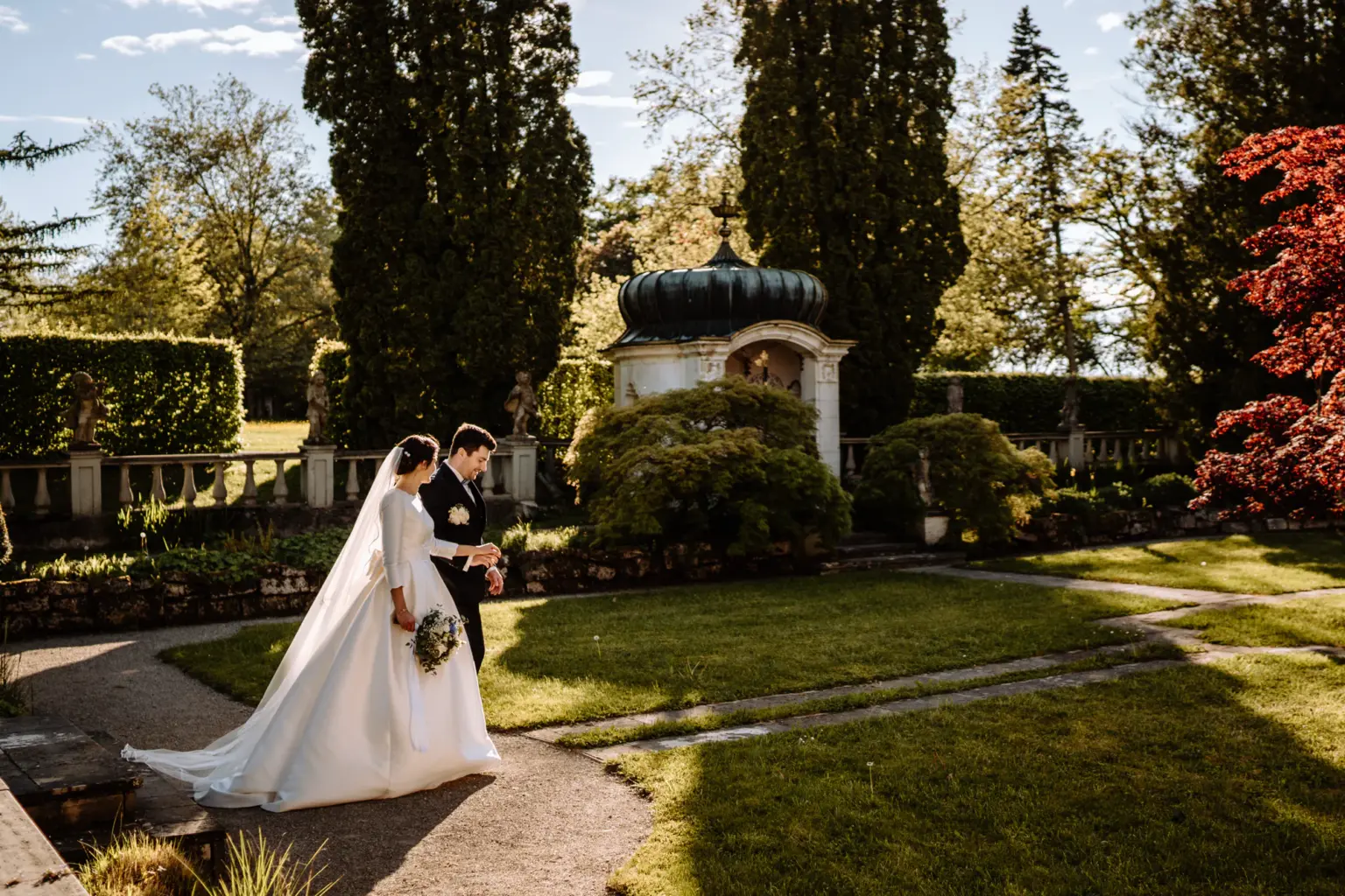 Emotionale Nähe beim Paarshooting im Schlosspark am Starnberger See
