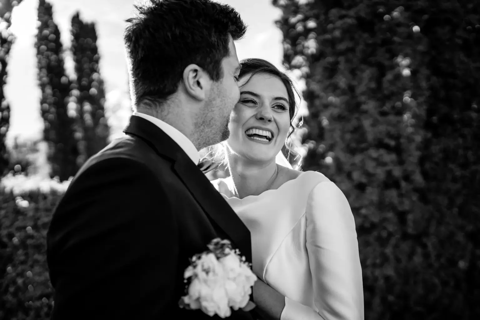 Paarshooting im warmen Abendlicht am Schloss Höhenried