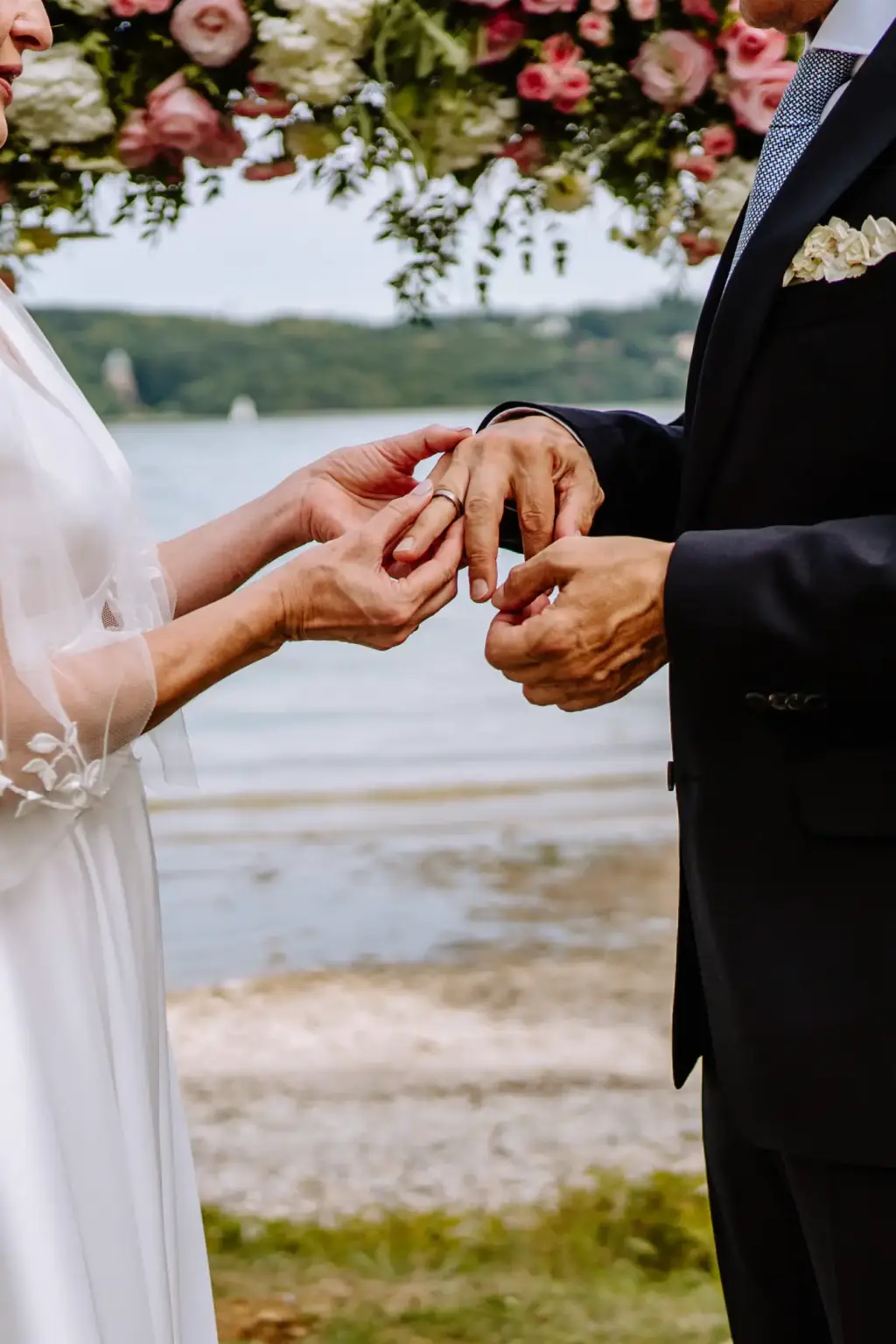 Ringtausch bei der Hochzeit direkt am Starnberger See