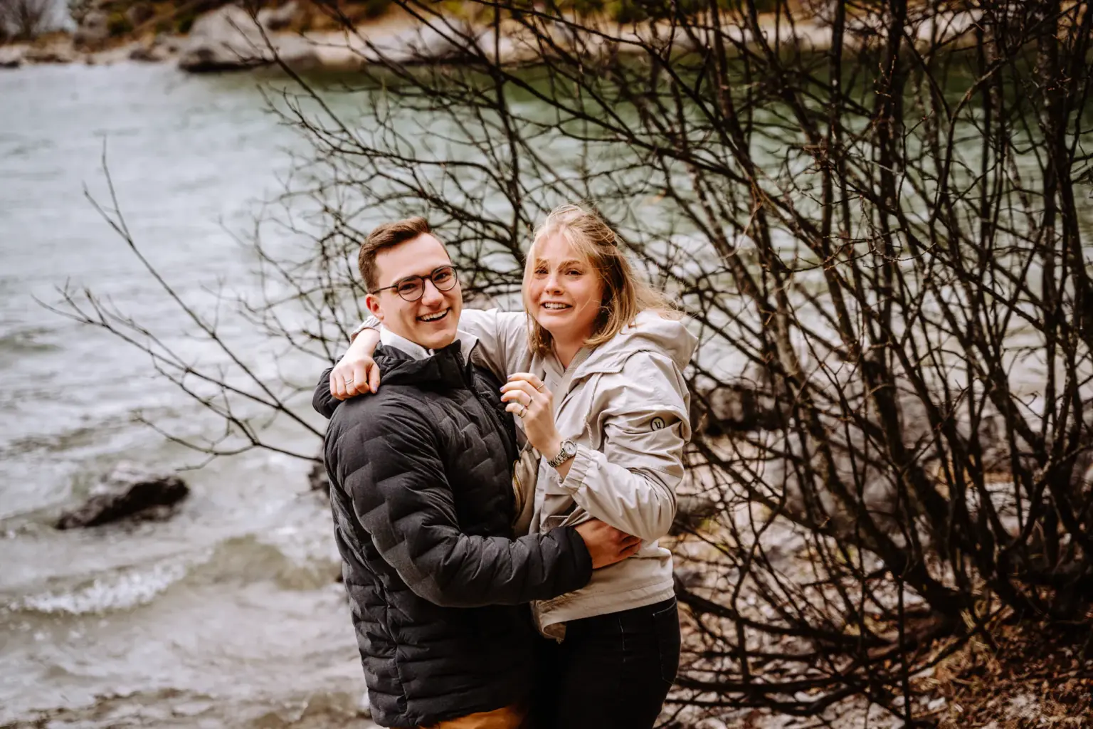 Intime Verlobungsfotos direkt nach dem Antrag