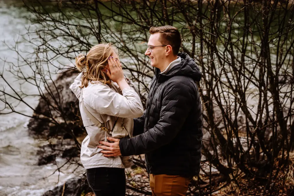 Echte Emotionen bei Verlobungsfotos am Eibsee