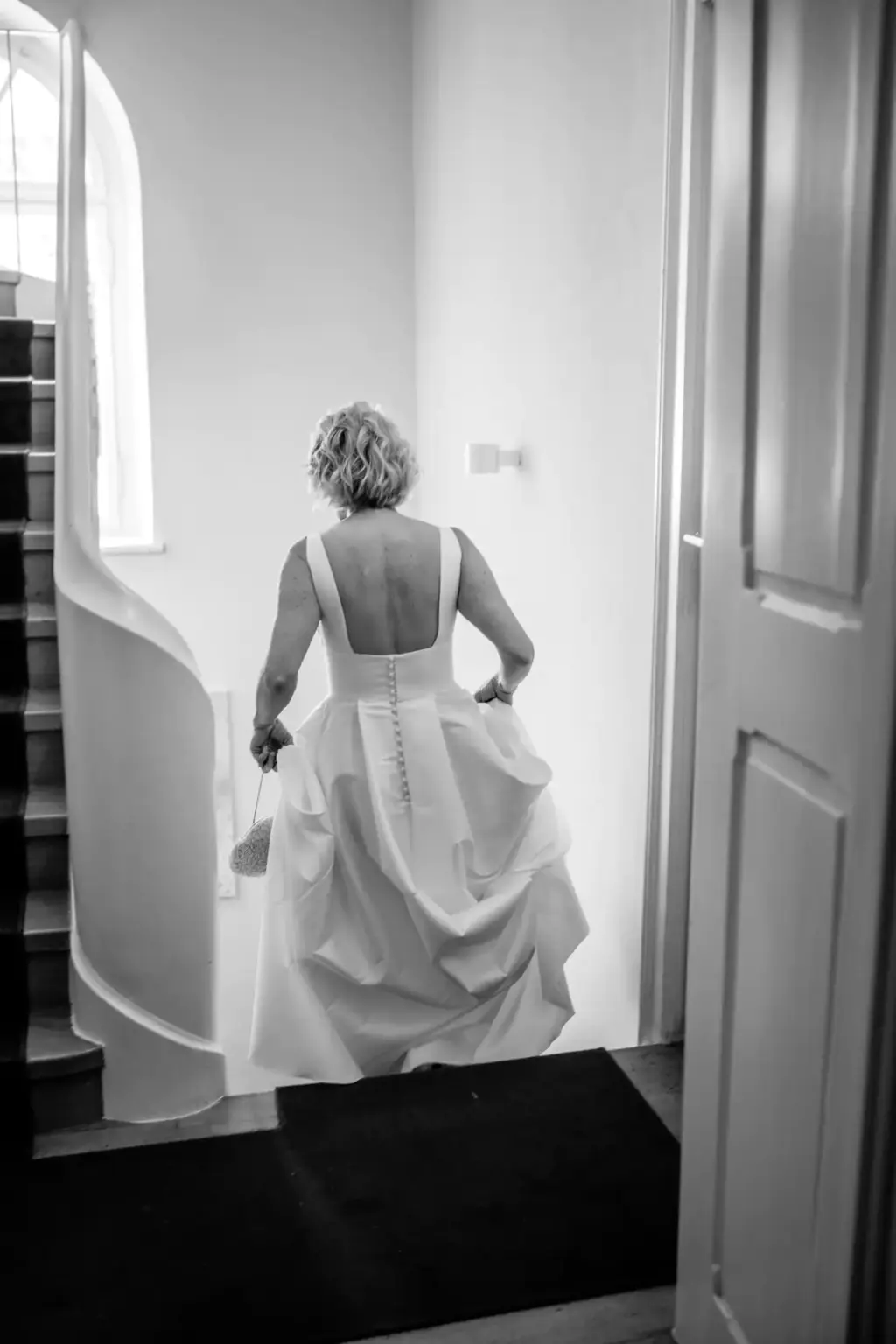 Braut geht zur Trauung