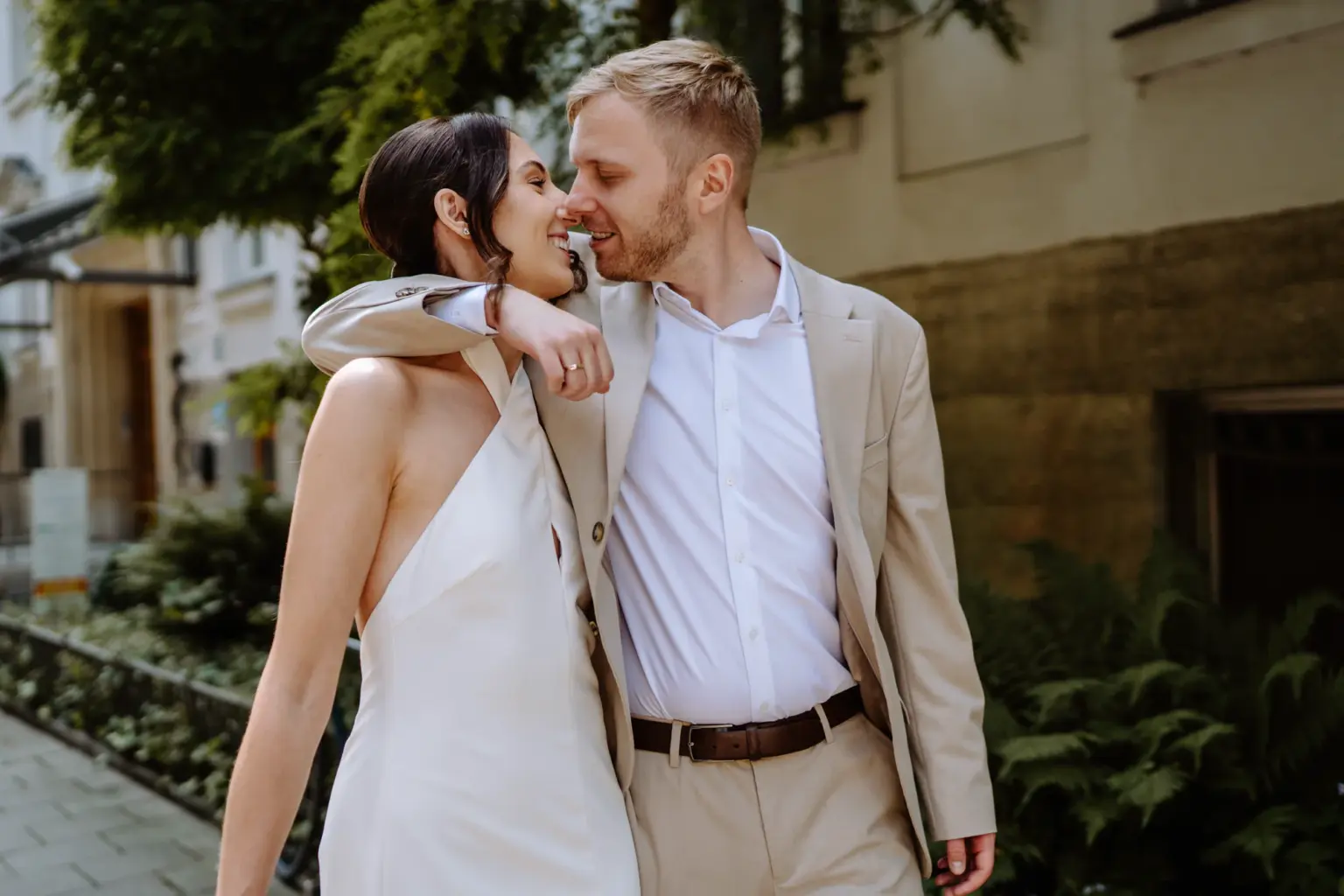 Natürliche Paarfotos ohne feste Posen