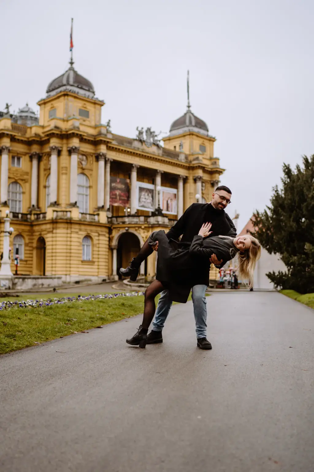 Urbanes Engagement Shooting am Nationaltheater Zagreb