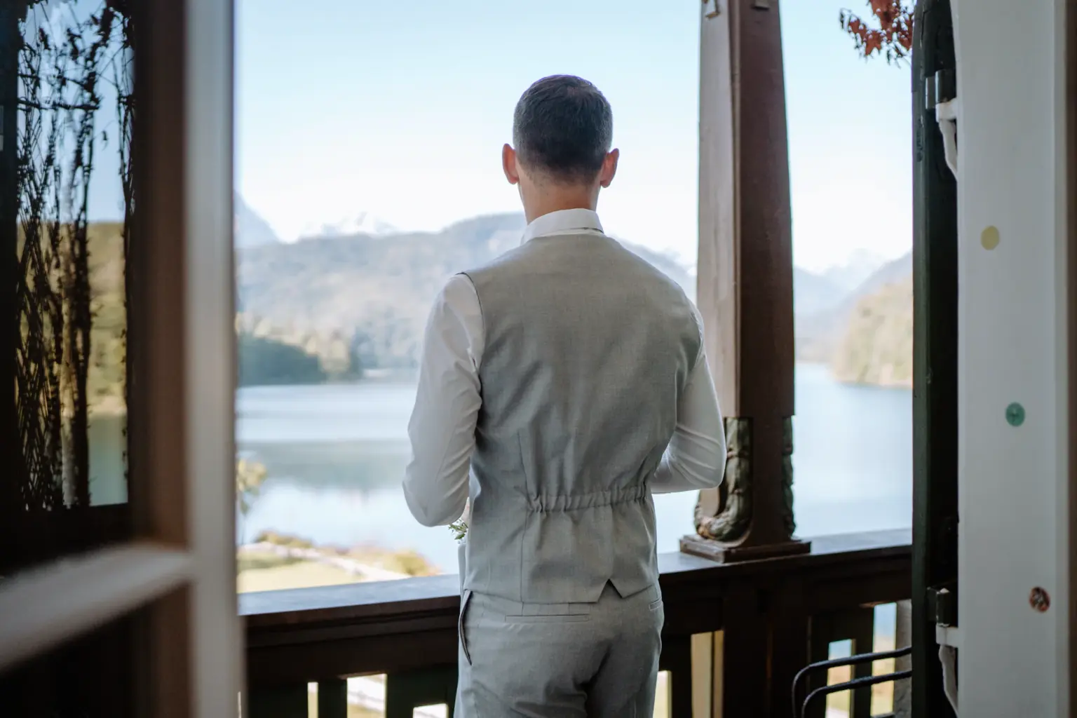 Fotos vom Bräutigam beim Getting Ready