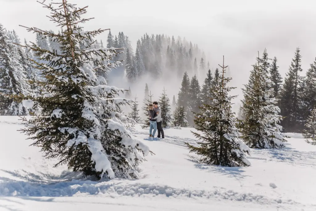 Authentische Paarfotos auf dem Tegelberg in alpiner Landschaft nahe Füssen