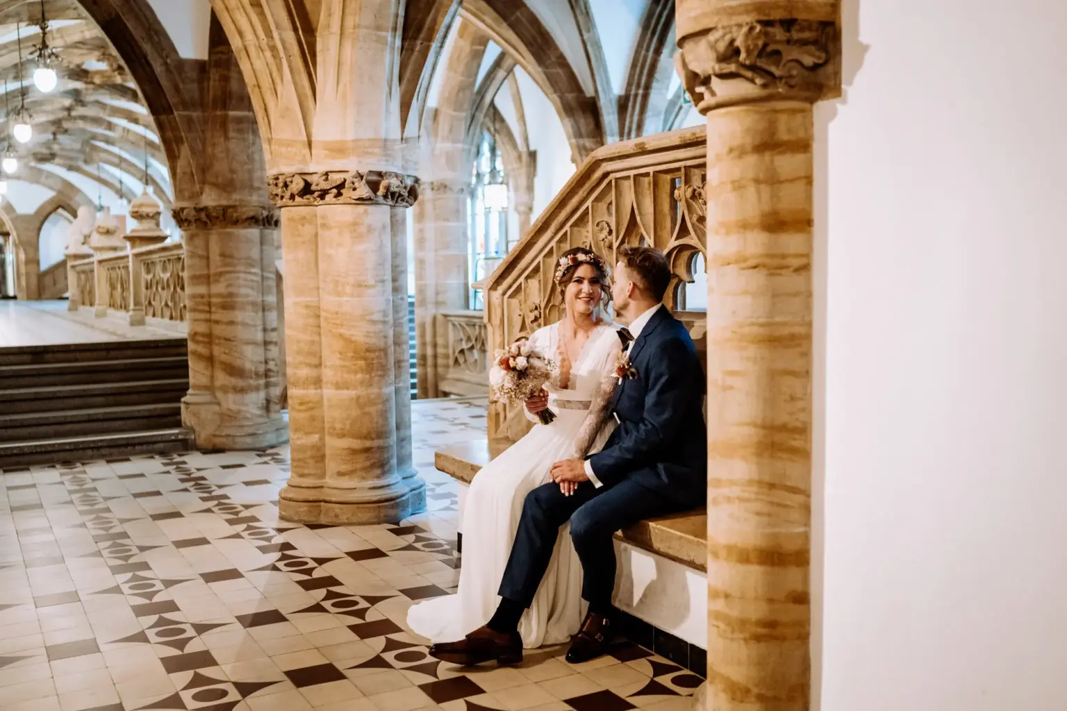 Hochzeit Rathaus München mit bewegendem First Look