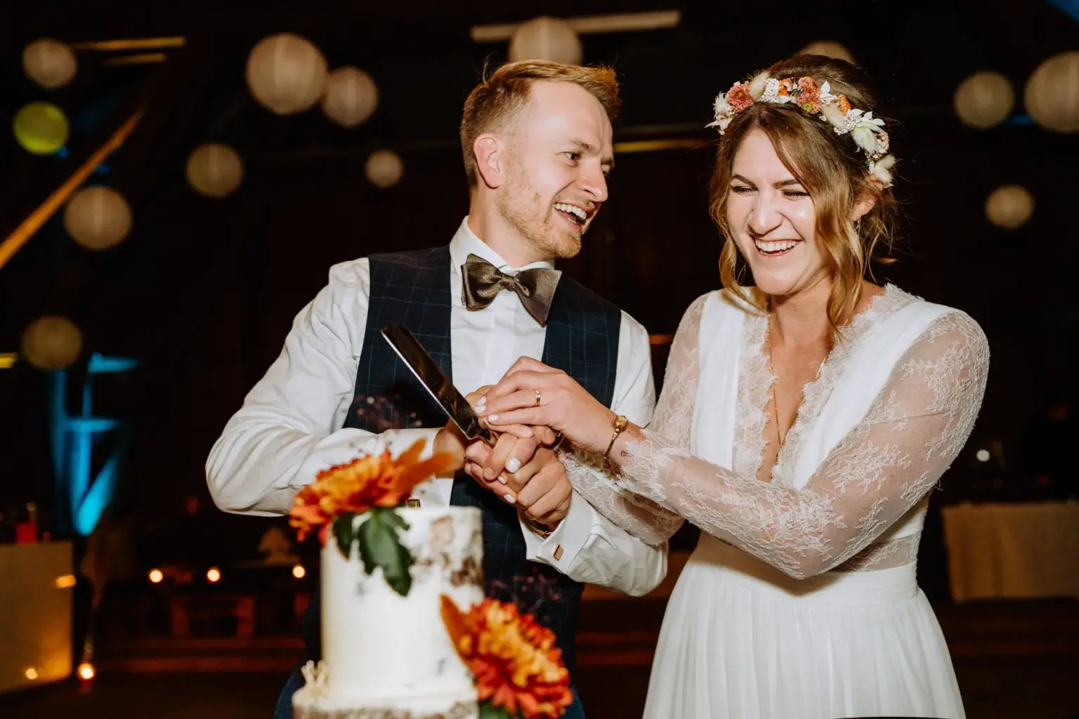 Anschneiden der Hochzeitstorte