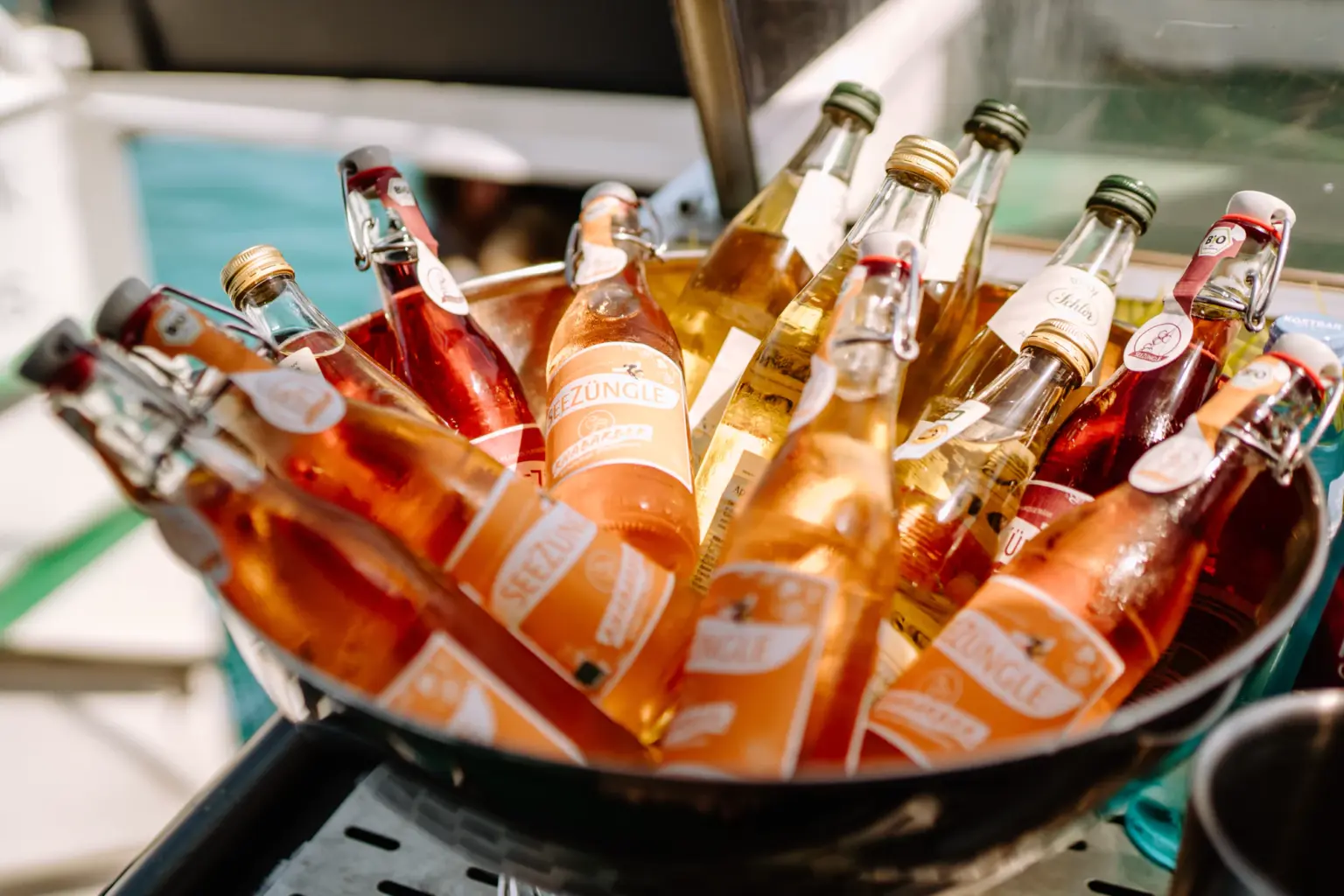 Sektempfang auf dem Boot mit Blick auf den See