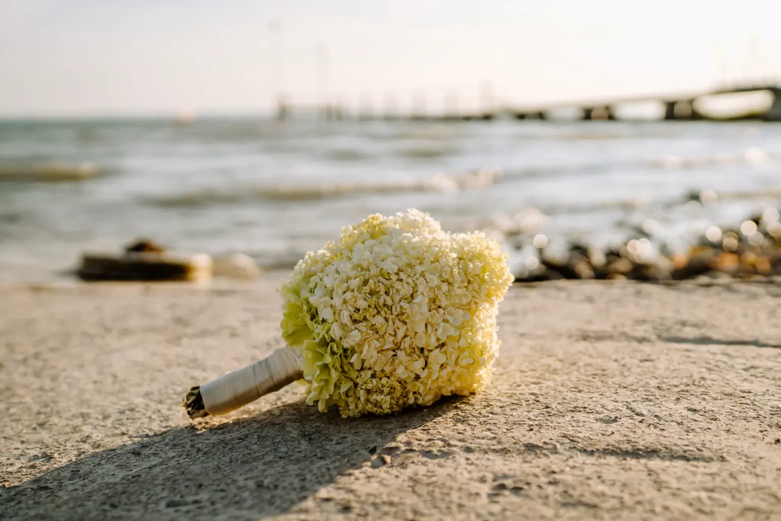 Brautstrauß am Ufer vom Bodensee