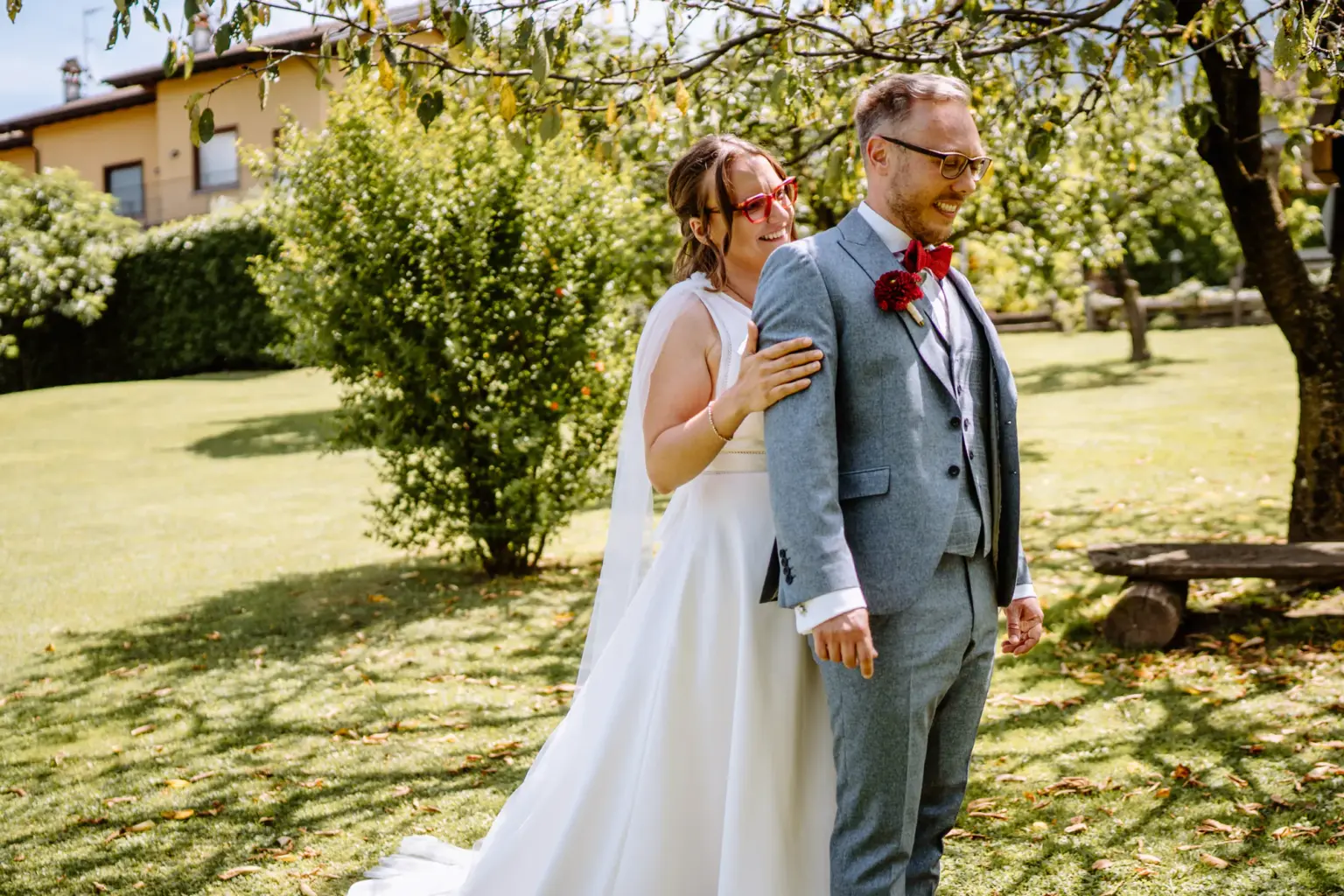 Bräutigam sieht seine Braut zum ersten Mal am Hochzeitstag