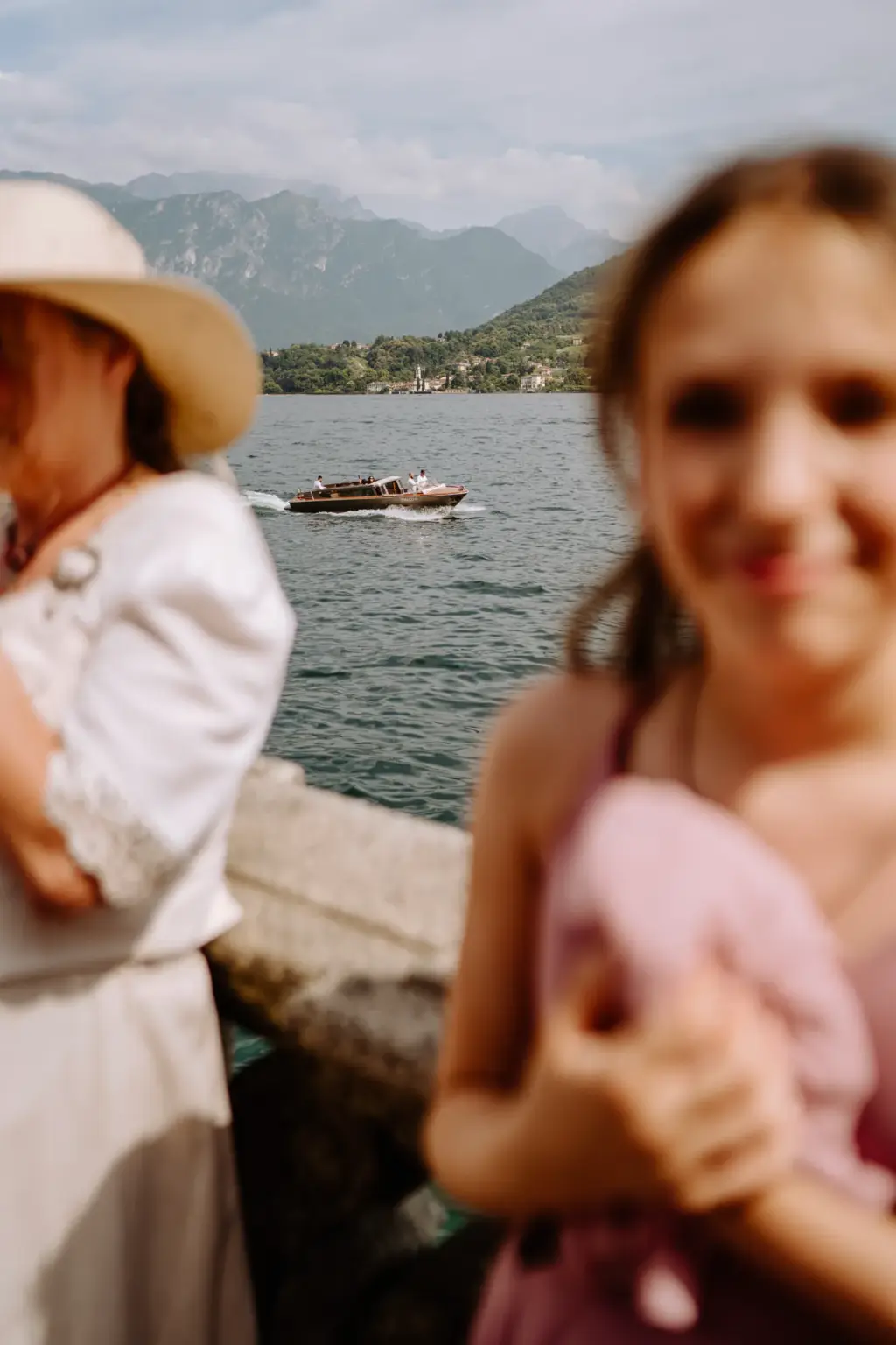 Freie Sicht auf den Comer See während der Hochzeit