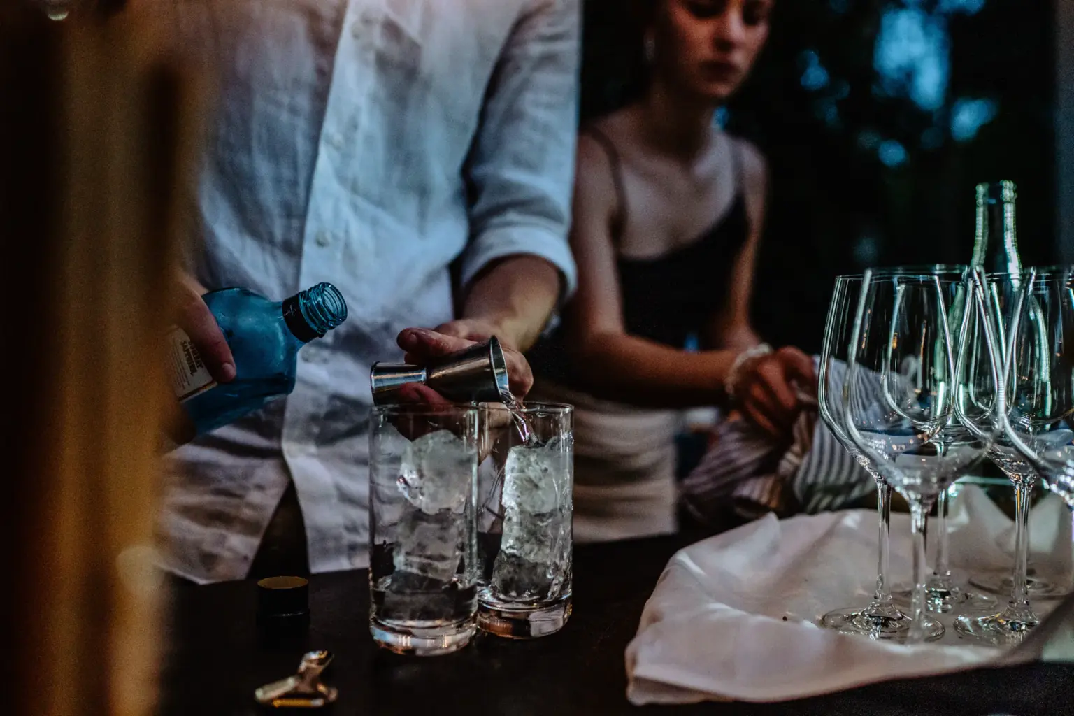 Moderne Hochzeit zweier Männer in Frankfurt