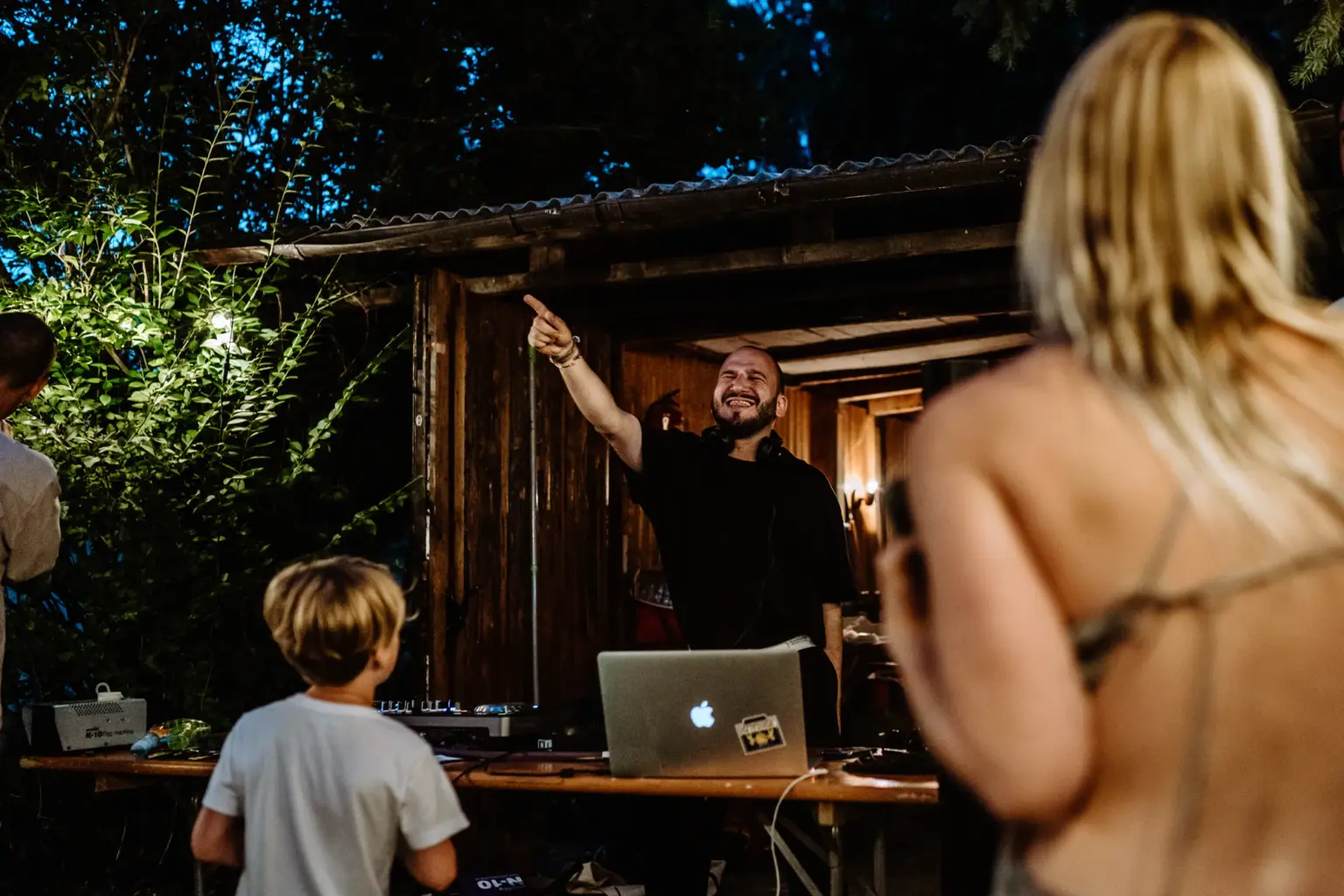 DJ bei der Outdoor-Hochzeit am Rhein